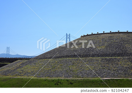 土墩和明石海峽大橋 土墩和明石海峽大橋 92104247