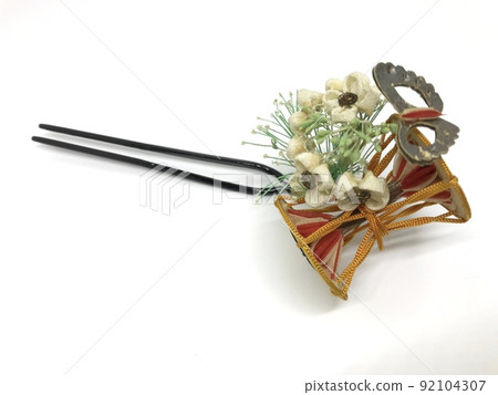 花鼓的 Kanzashi(白色背景) 花鼓的 Kanzashi(白色背景) 92104307