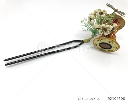 花鼓的 Kanzashi(白色背景) 花鼓的 Kanzashi(白色背景) 92104308