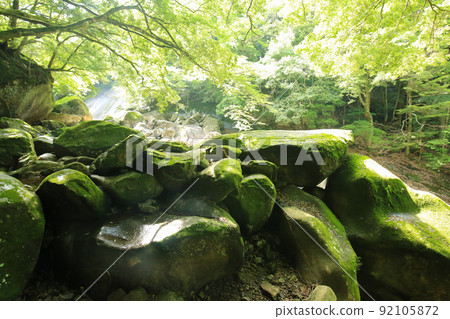 愛媛縣松野町滑水峽竹見岩周邊風景 愛媛縣松野町滑水峽竹見岩周邊風景 92105872