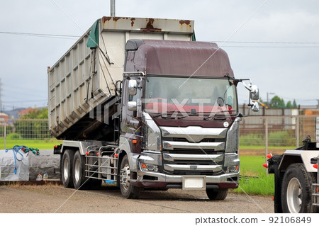 Image of industrial waste collection and transportation vehicle 92106849