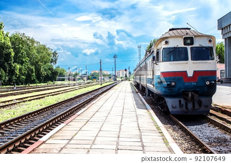 Train on the platform Train on the platform 92107649