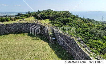100 Fine Castles of Japan, Okinawa, Nakagusuku Castle, View from Nino-Kou to San-Kou 92113076