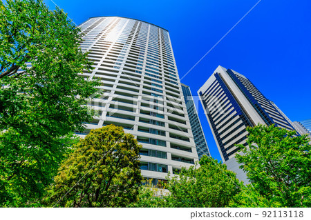 NBF 品川塔和品川 V 塔在品川大公地，東京港區港南的城市景觀 92113118