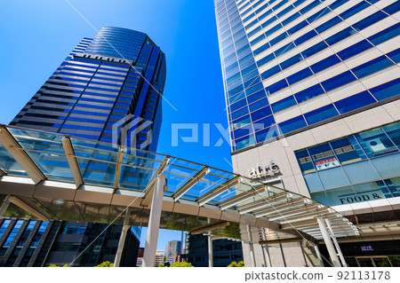 東京港區港南市街景 JR品川東館和品川東一塔 東京港區港南市街景 JR品川東館和品川東一塔 92113178