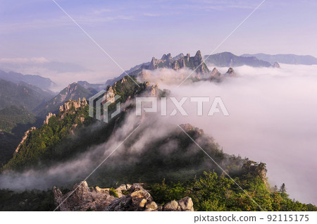 雪嶽山恐龍嶺的神秘雲 雪嶽山恐龍嶺的神秘雲 92115175