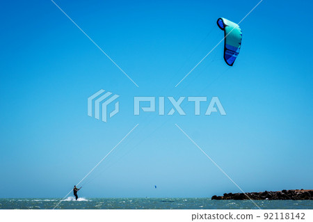 Man on kite 92118142