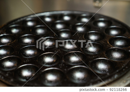 Cooking fresh kind of Thai sweetmeat., Bangkok, Thialand. 92118266
