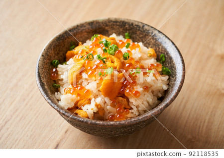 Sea urchin rice with salmon roe Sea urchin rice with salmon roe 92118535