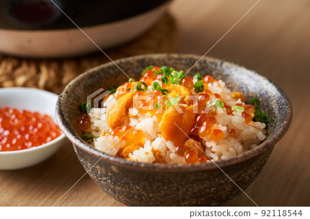 三文魚子海膽飯 92118544