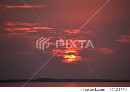 Sun and sunrise rising from Nakaumi, Matsue City, Shimane Prefecture Sun and sunrise rising from Nakaumi, Matsue City, Shimane Prefecture 92121794