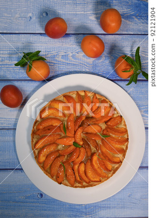 Recipe for apricot tart, sandy paste, almond cream, verbena decoration 92121904
