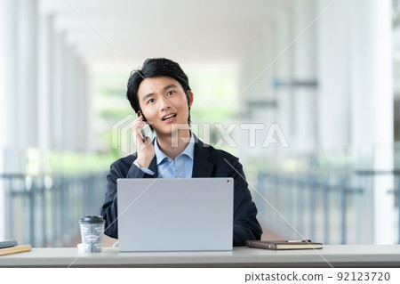 Male office worker, businessman, office worker, full-time employee 92123720