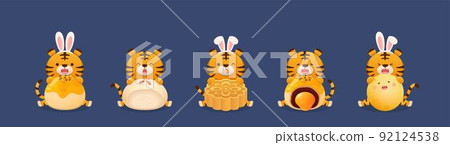 可愛的老虎或兔子吉祥物腳色與中秋節的傳統食物或甜點:月餅 可愛的老虎或兔子吉祥物腳色與中秋節的傳統食物或甜點:月餅 92124538