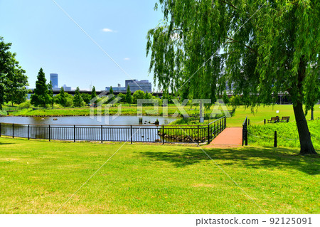 從新橫濱公園看新橫濱站（神奈川縣橫濱市）[2022.5] 92125091