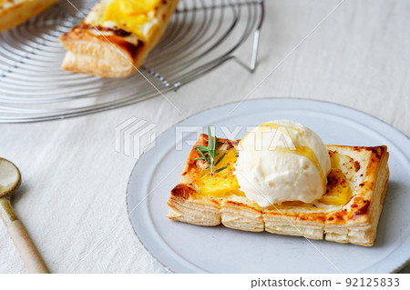 Pineapple pie Pineapple pie 92125833