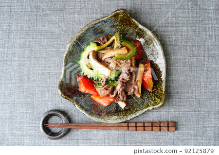 夏季蔬菜炒牛肉 92125879
