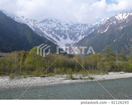 Fresh green of Kamikochi and Hotaka mountain range 92126293