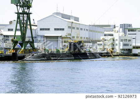 維修中的潛艇（神戶港） 92126973