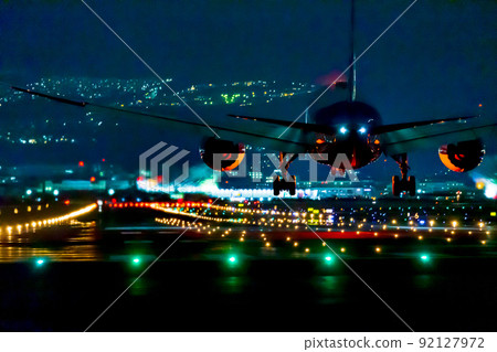 Aircraft landing at night ・ Osaka International Airport (Itami Airport), Toyonaka City, Osaka Prefecture 92127972