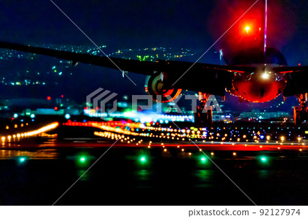 Aircraft landing at night ・ Osaka International Airport (Itami Airport), Toyonaka City, Osaka Prefecture 92127974