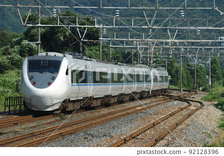 北陸本線 Shin-Hikida JR West 683 系列 T35 + T07 組織（金澤）雷鳥 92128396