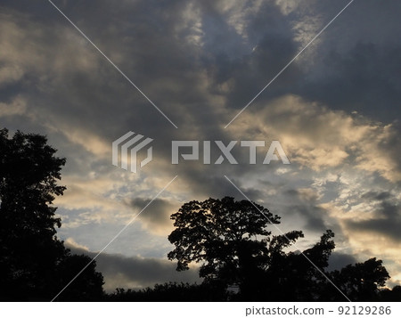 懷舊的夜景 92129286