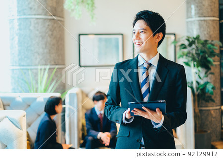 與片劑的一個商人 與片劑的一個商人 92129912