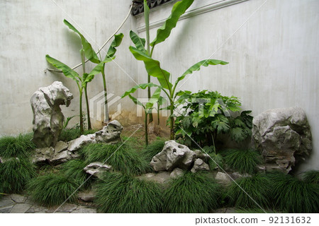 中國蘇州蘇州古典園林 五峰園 蘇州古典園林 明代中式園林,以一塊大太湖石為標誌 中國蘇州蘇州古典園林 五峰園 蘇州古典園林 明代中式園林,以一塊大太湖石為標誌 92131632