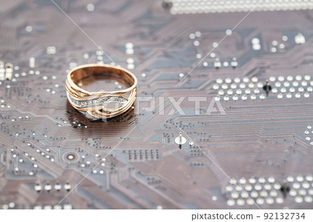 Recycling old computer boards to extract precious metals 92132734