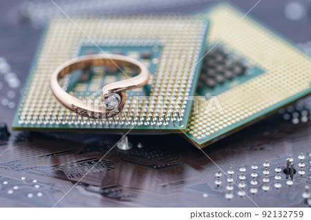 Recycling old computer boards to extract precious metals 92132759