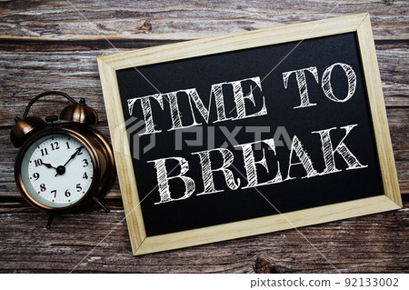 Time to Break word with alarm clock on wooden background Time to Break word with alarm clock on wooden background 92133002