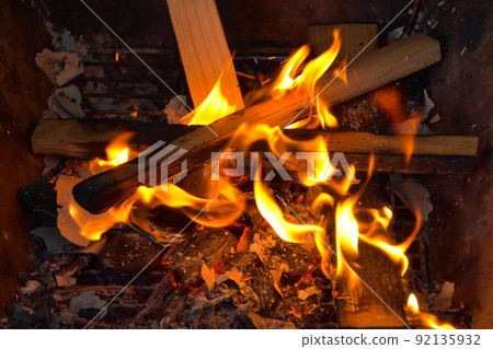 Camping night fun bonfire Camping night fun bonfire 92135932