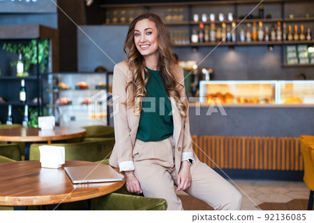 business woman business woman 92136085