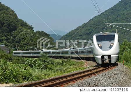 北陸本線敦賀新引田JR西683系列T21+T34+T13編隊（金澤）雷鳥 92137138
