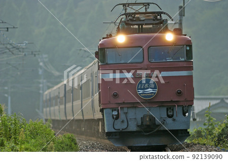 Hokuriku Main Line Isurugi-Kurikara JR West EF81-46 (Tsuruga) + 24 series (Miyahara) Sea of Japan 92139090