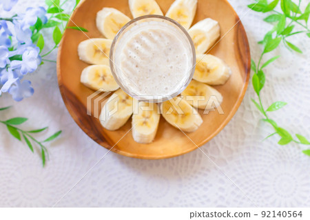 Banana juice that is good for health and diet Banana juice that is good for health and diet 92140564