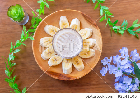 Banana juice that is good for health and diet Banana juice that is good for health and diet 92141109