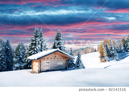 Picturesque landscape with small wooden house on meadow Alpe di Siusi Picturesque landscape with small wooden house on meadow Alpe di Siusi 92141516