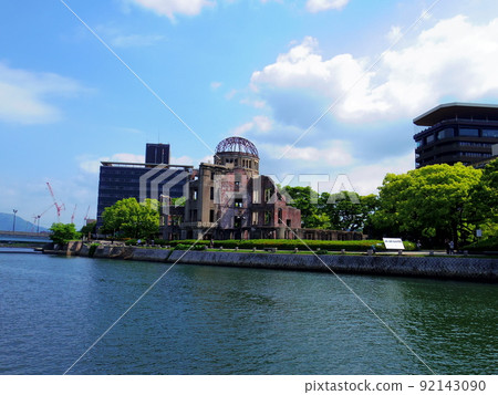 從本安川看到的原爆圓頂屋(廣島縣廣島市) 從本安川看到的原爆圓頂屋(廣島縣廣島市) 92143090