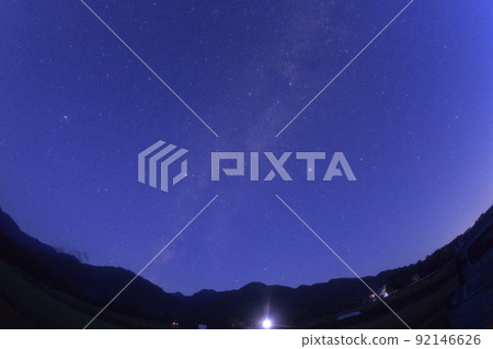 Hakushu-cho, Hokuto City, the sky near dawn, the Milky Way and the Summer Triangle in the west sky Hakushu-cho, Hokuto City, the sky near dawn, the Milky Way and the Summer Triangle in the west sky 92146626