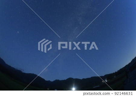 Hakushu-cho, Hokuto City, the sky near dawn, the Milky Way and the Summer Triangle in the west sky 92146631