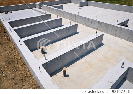 房子的混凝土基礎 92147266