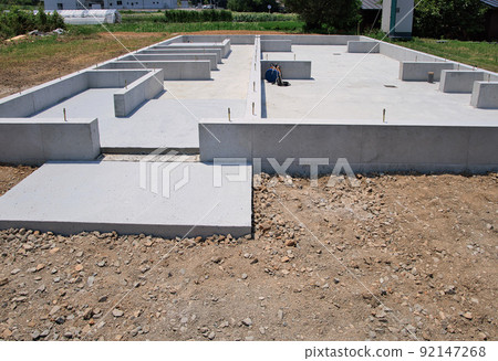 房子的混凝土基礎 92147268