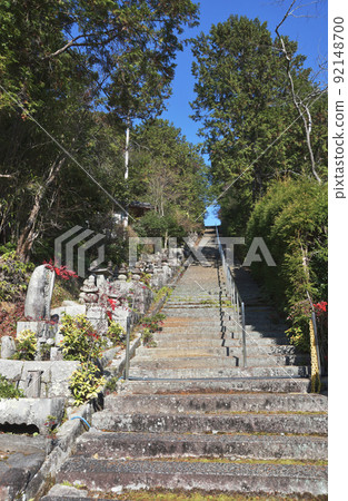 滋賀縣東臣市石堂寺，院內入口處的石階 92148700