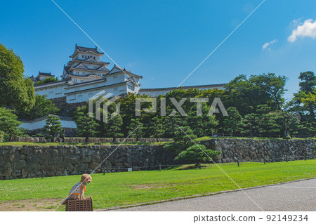 Himeji Castle and dog 92149234
