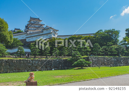 Himeji Castle and dog 92149235