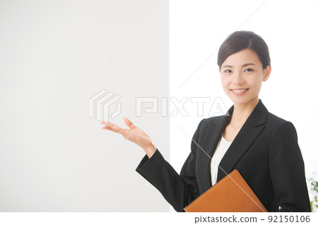 一個穿西裝的女人 92150106
