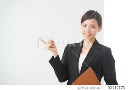 一個穿西裝的女人 92150173