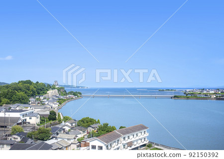 八坂川河口的杵築城和城市景觀 92150392